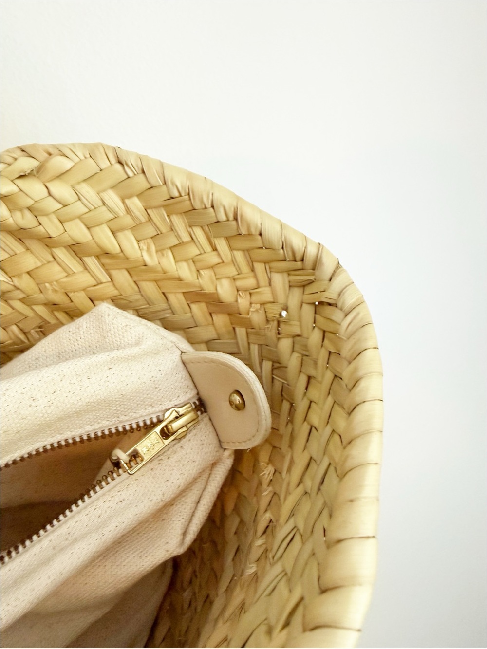 Poolside Medium Straw Tote - Picture 4 of 5